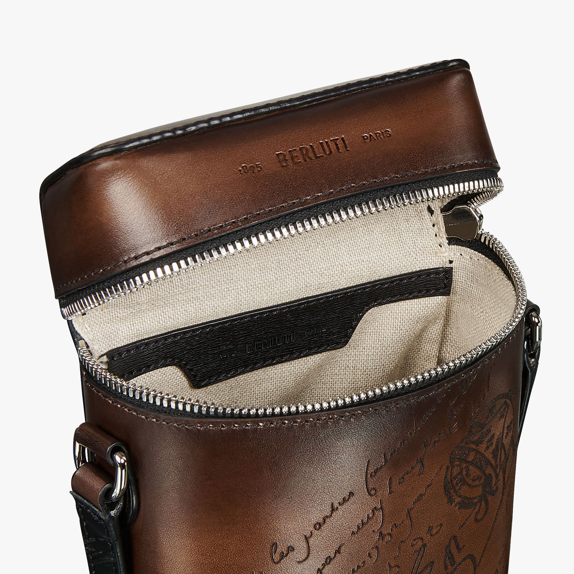 新☆Berluti☆フリー スクリットスワイプ レザー メッセンジャー ...