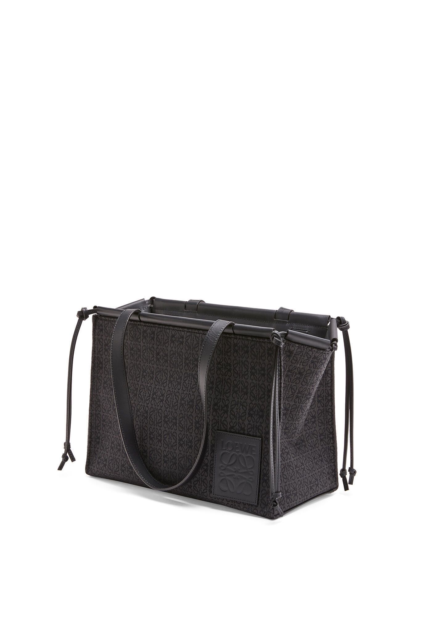 21AW◇LOEWE◇シンプルモダンな存在感◇Small Cushion Tote (LOEWE ...