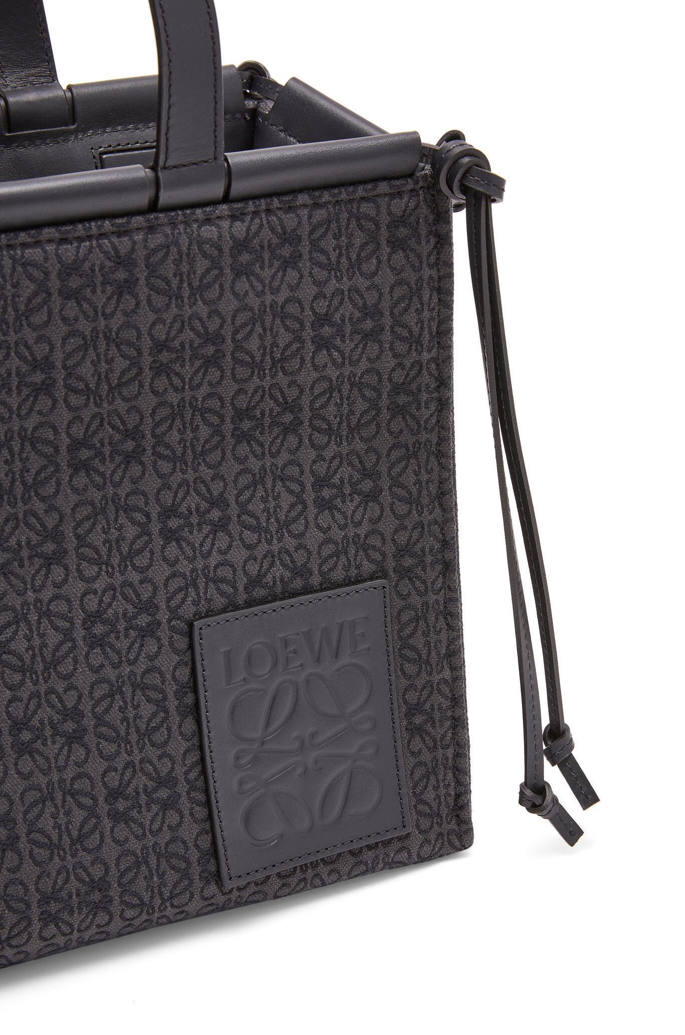 21AW◇LOEWE◇シンプルモダンな存在感◇Small Cushion Tote (LOEWE ...