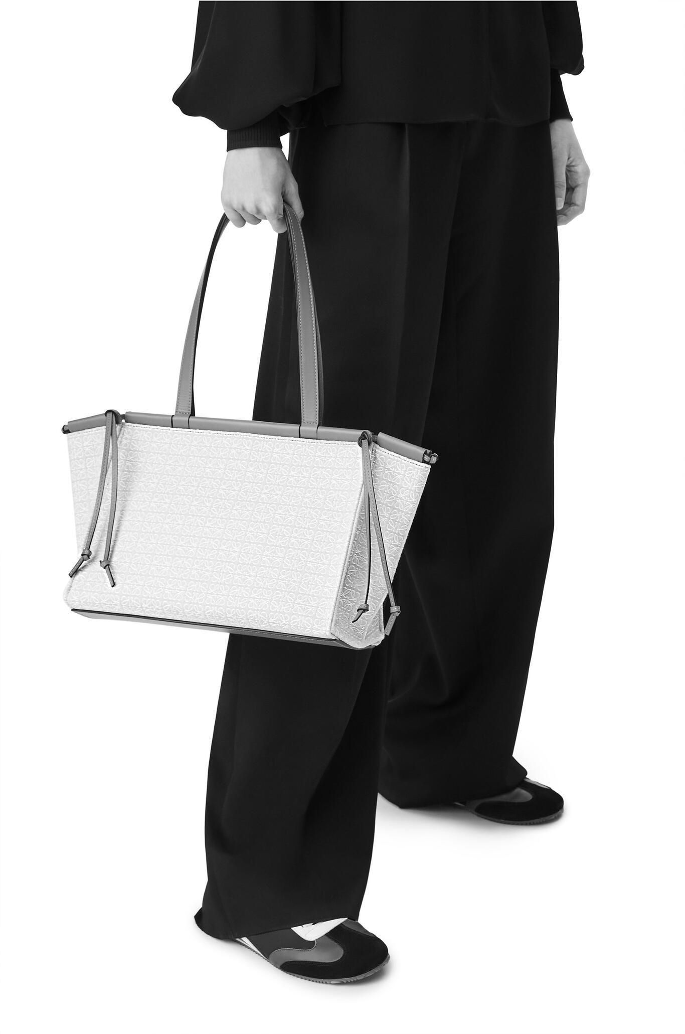 21AW◇LOEWE◇シンプルモダンな存在感◇Small Cushion Tote (LOEWE ...