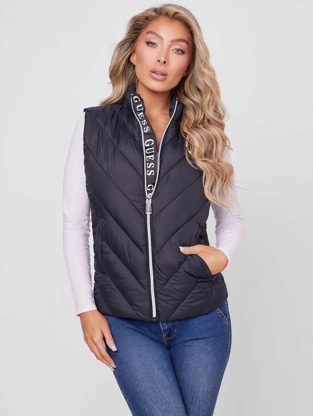 ☆新作大人気☆ GUESS Ravenna Puffer Vest ロゴパファーベスト (Guess ...