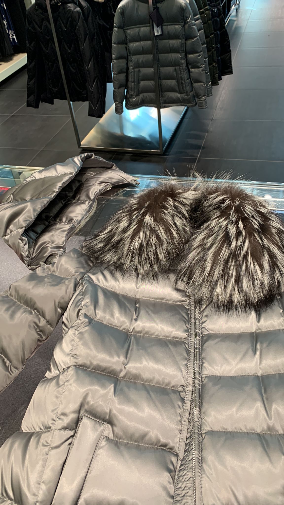 PRADA☆28G062 フォックスファーダウンコート【品薄】PIOMBO (PRADA ...