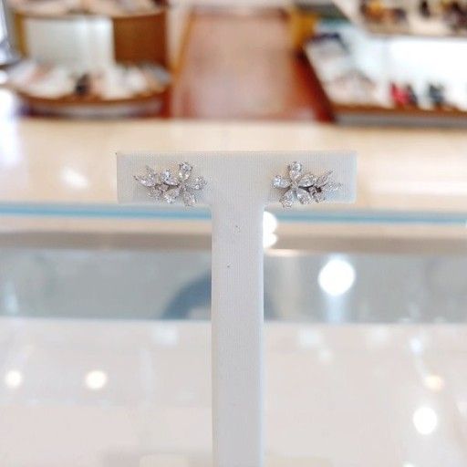 【STONEHENgE】シルバー素材 花の形のピアス K0732★日本未入荷 STONEHENgE】シルバー素材 花の形のピアス K0732☆日本未入荷