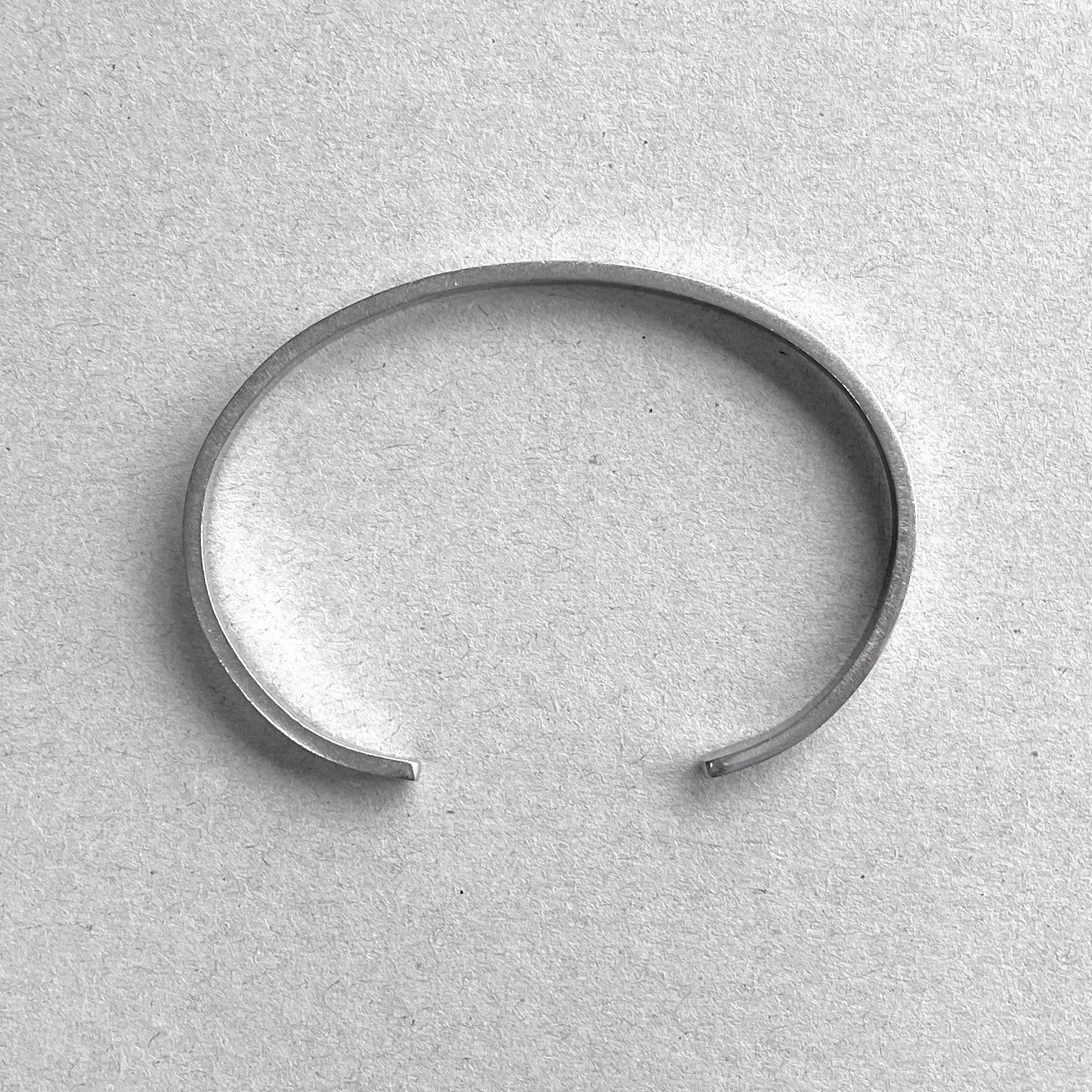 MAISON MARGIELA ナンバーロゴ スリムブレスレット (Maison Margiela ...