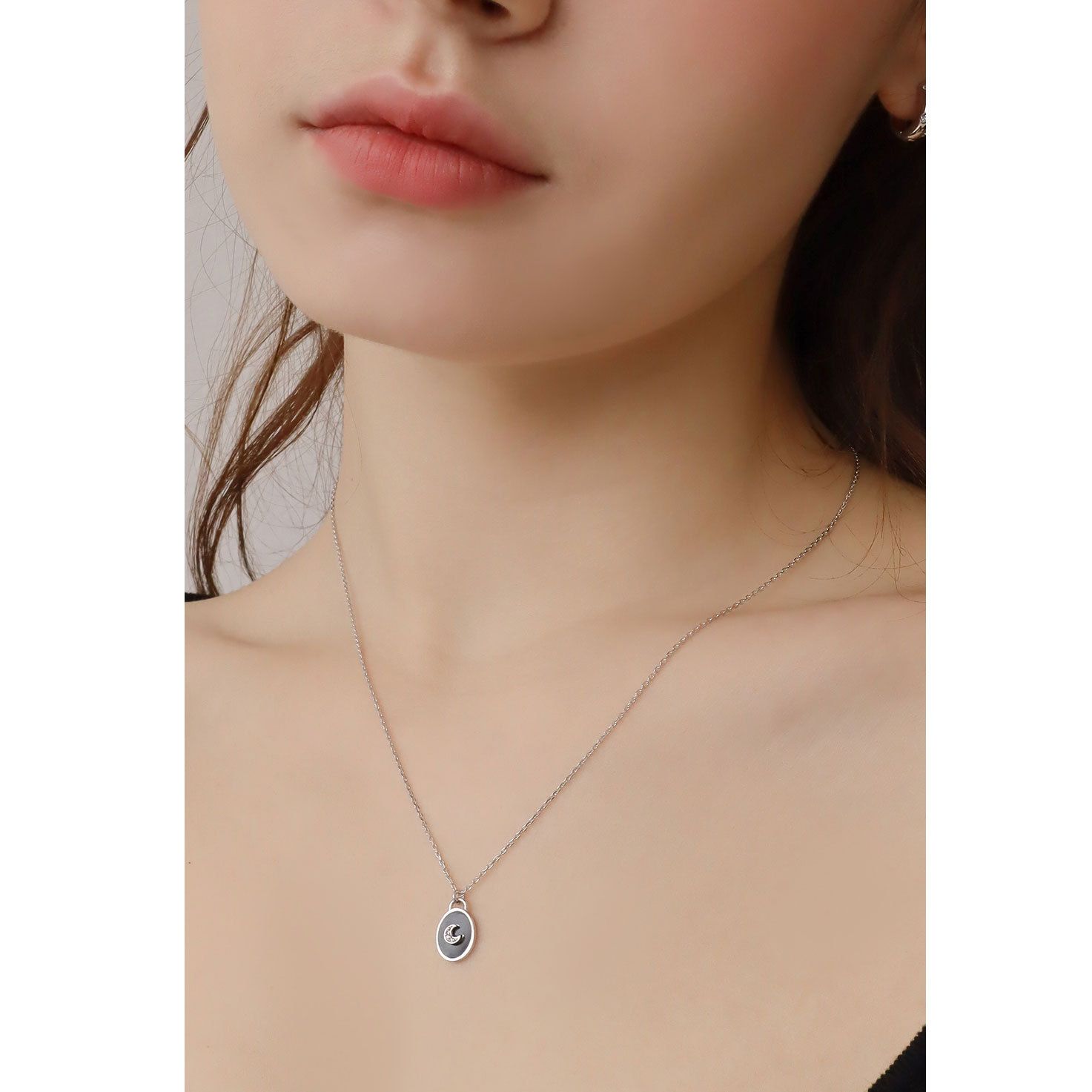 ☆BTS ジン着用☆ENGBROX☆送料込み☆韓国☆NOIR LUNA NECKLACE ☆BTS ジン着用☆ENGBROX☆送料込み☆韓国☆NOIR LUNA NECKLACE