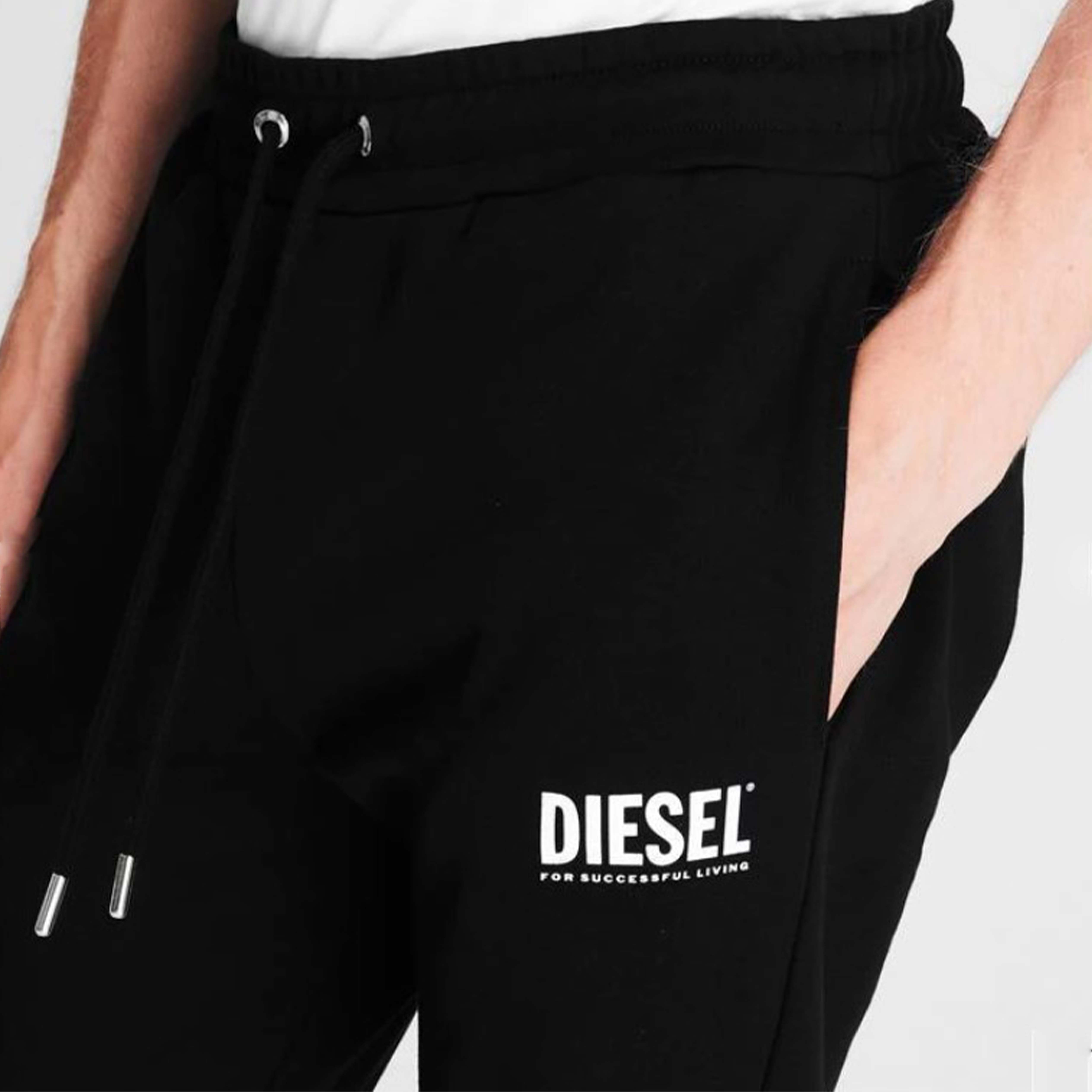 関税送料込/人気セラー】DIESEL パーカー&パンツ セットアップ (DIESEL 関税送料込/人気セラー】DIESEL パーカー&パンツ セットアップ (DIESEL