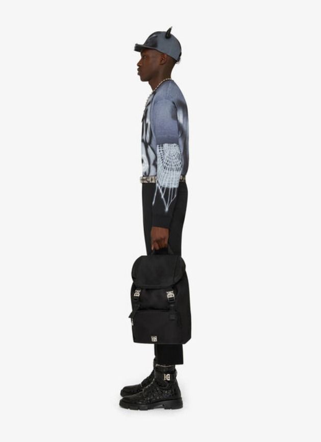 新作【GIVENCHY X Chito】タグエフェクト ドッグ オーバTシャツ 新作【GIVENCHY X Chito】タグエフェクト ドッグ オーバTシャツ