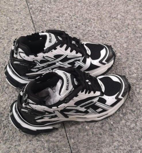 新色【BALENCIAGA】RUNNER スニーカー メッシュ ナイロン