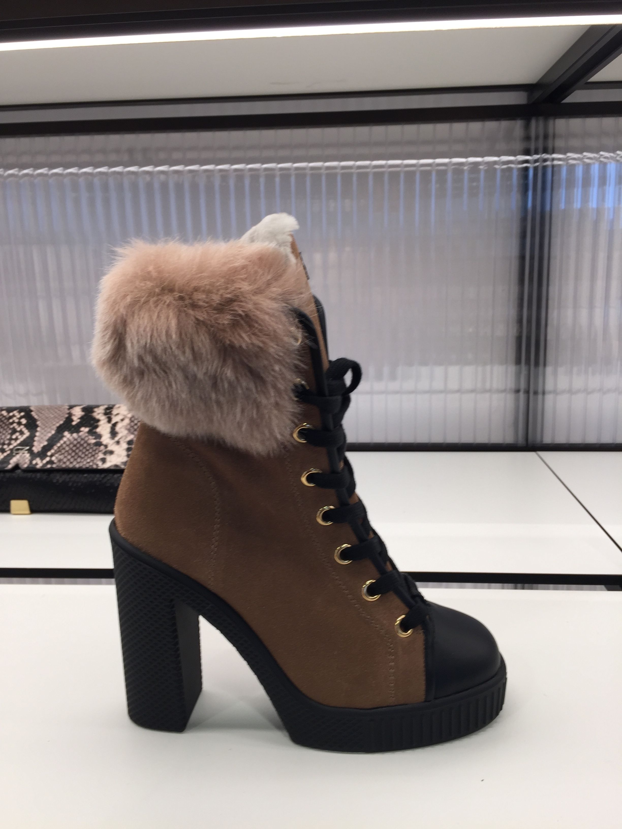 ザノッティのフェイクファーエンジニアブーツ (GIUSEPPE ZANOTTI ザノッティのフェイクファーエンジニアブーツ (GIUSEPPE ZANOTTI