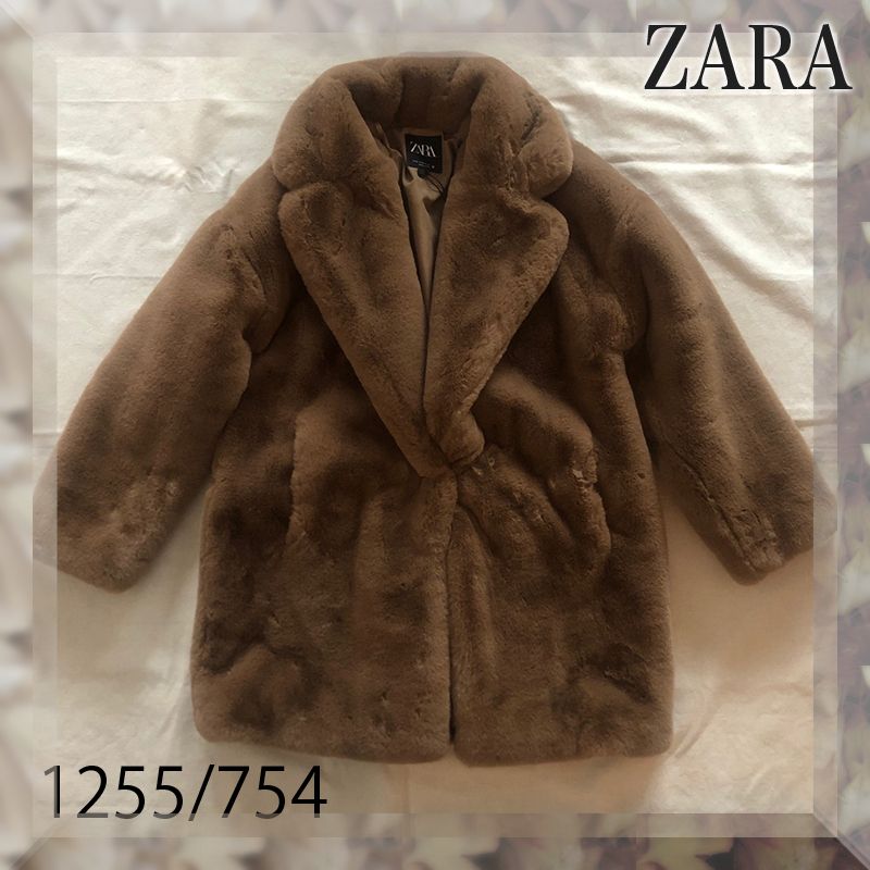 新品！未使用！タグ付！♥️ZARA♥️フェイクファーコート。サイズＬ。