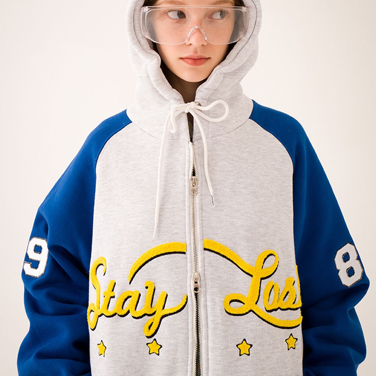 ★MAINBOOTH★[Where is Wally?]Varsity Hood Zip-Up(BL)★人気 ☆MAINBOOTH☆[Where is Wally?]Varsity Hood Zip-Up(BL)☆人気