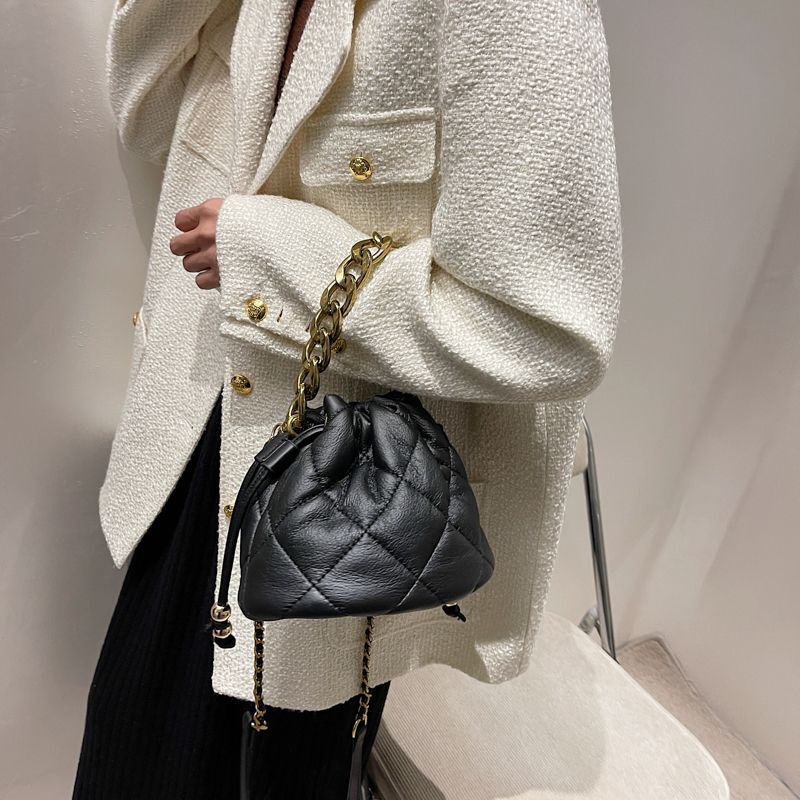 韓国デザイン 本革 レザーキルティング チェーンバッグ 巾着BAG 韓国デザイン 本革 レザーキルティング巾着 チェーンバッグ BAG