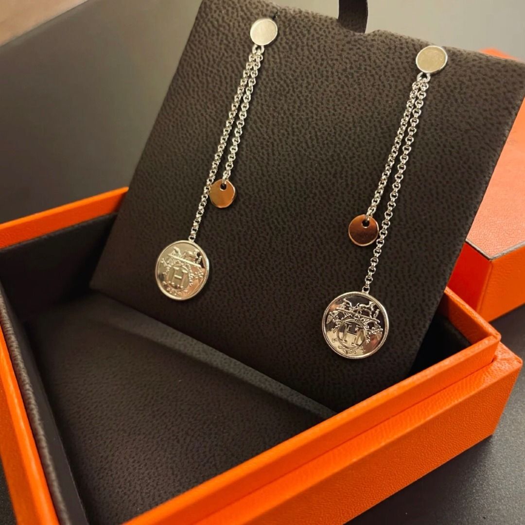 耳元で上品に揺れる☆】エルメス エクスリブリス PM ピアス (HERMES ...