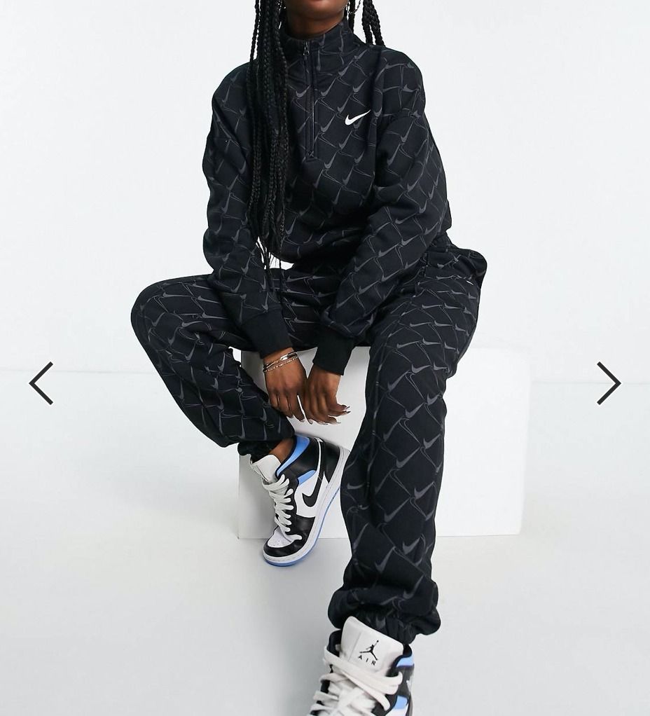 Nike 】オールオーバーロゴ ジップスウェット&パンツ セット (Nike Nike 】オールオーバーロゴ ジップスウェット&パンツ セット (Nike