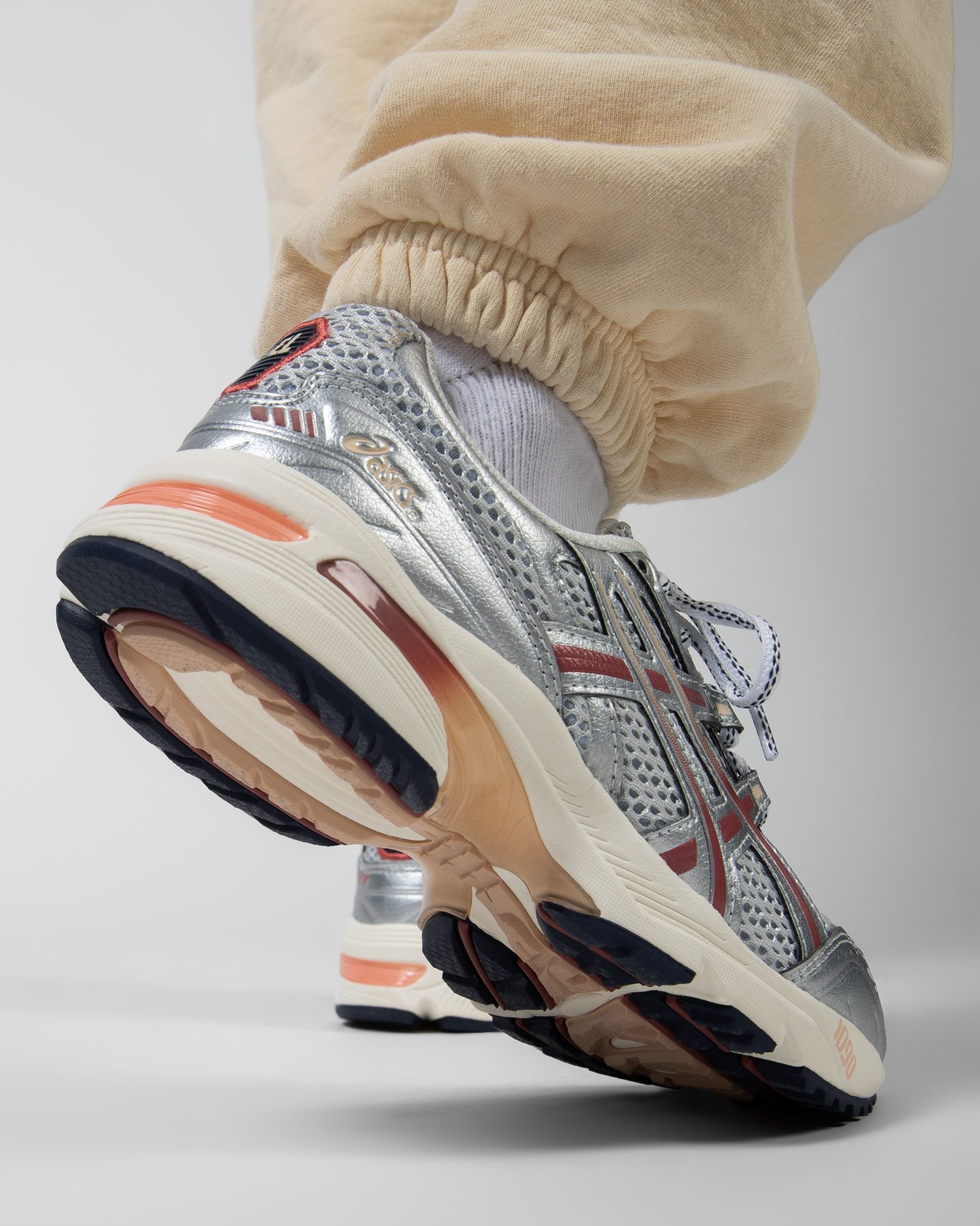 ☆海外限定☆ASICS Gel-1090 Women☆シルバー☆追跡付☆ (asics ☆海外限定☆ASICS Gel-1090 Women☆シルバー☆追跡付☆ (asics