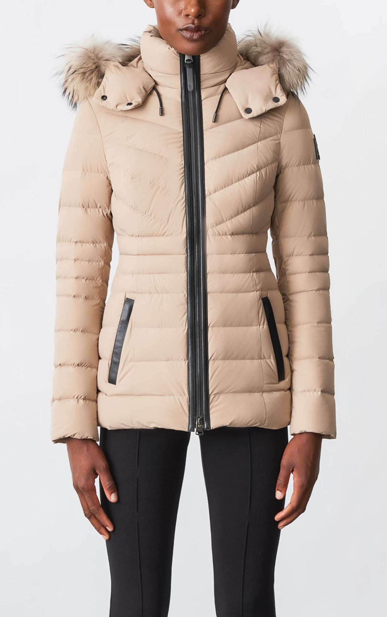 MACKAGE PATSY ランプライトダウンジャケットをナチュラルファー MACKAGE PATSY ランプライトダウンジャケットをナチュラルファー