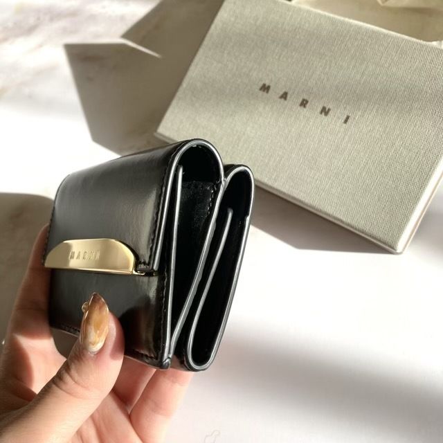 国内即発】MARNI グロスレザー ミニウォレット 折り財布 (MARNI ...