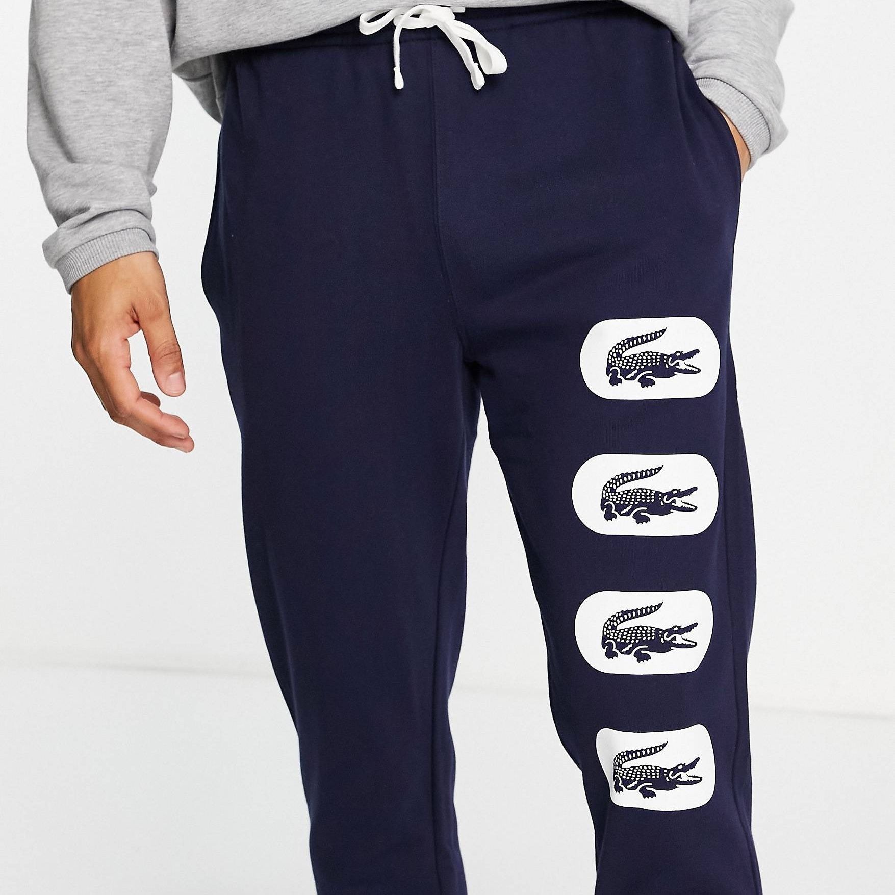 海外限定【LACOSTE 】リピートロゴ ジョガーパンツ (LACOSTE 海外限定【LACOSTE 】リピートロゴ ジョガーパンツ (LACOSTE