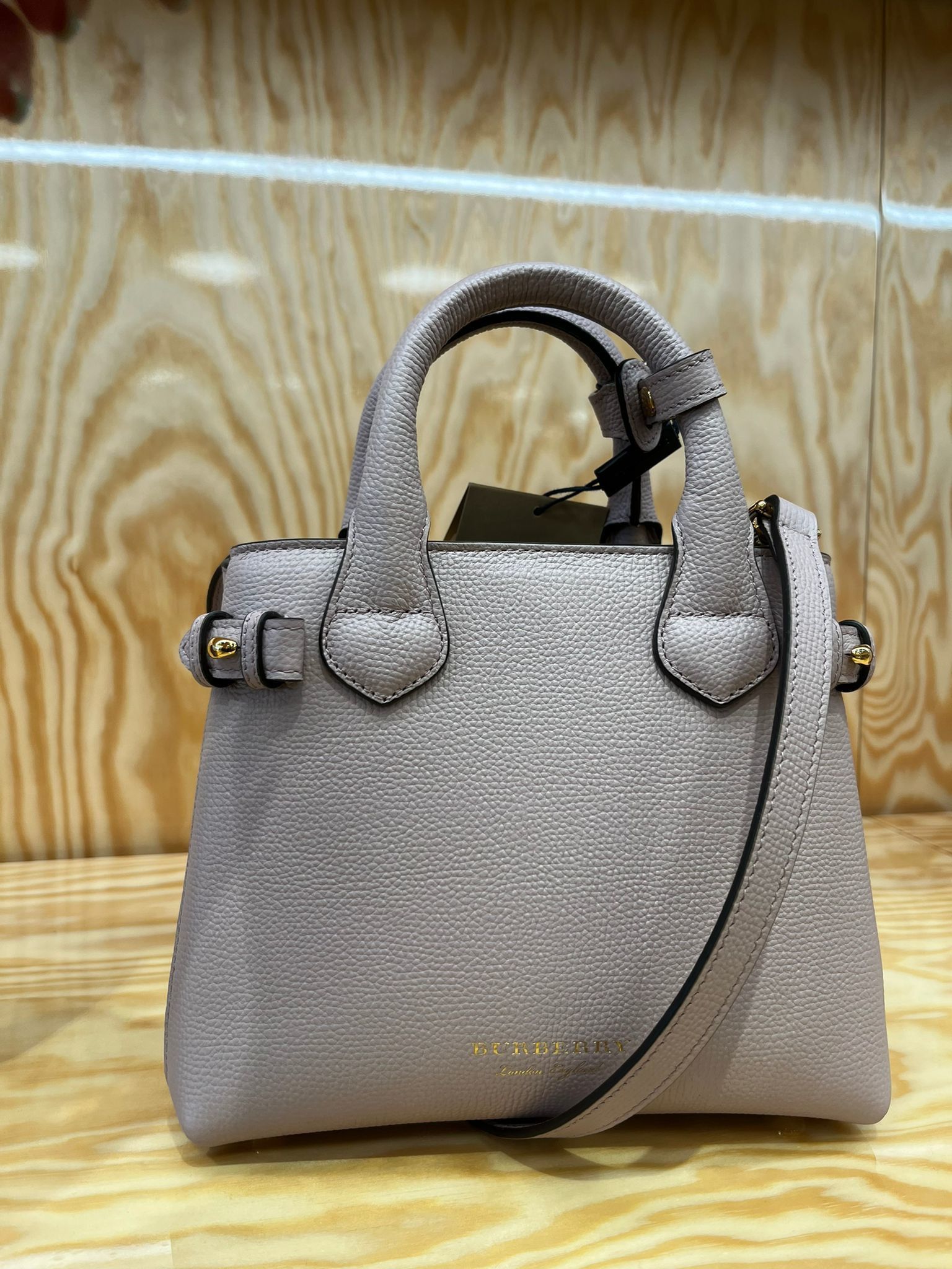 ベイビーバナートートバッグ【バーバリー】Baby Banner Tote Bag ベイビーバナートートバッグ【バーバリー】Baby Banner Tote Bag
