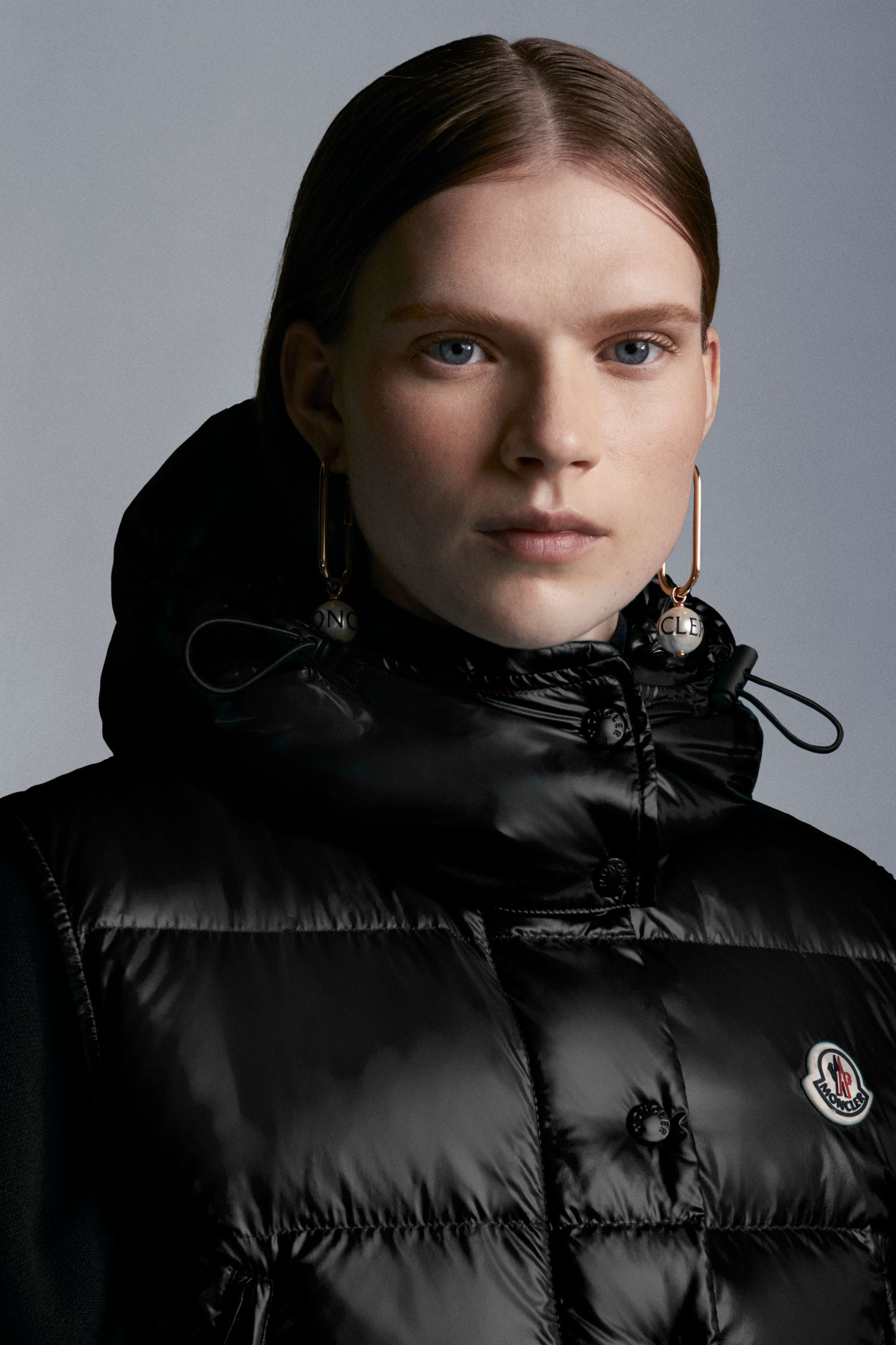 MONCLER2021/22秋冬新作 フード付きショートダウンベストALPISTE MONCLER2021/22秋冬新作 フード付きショートダウンベストALPISTE