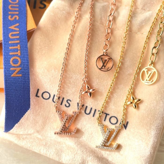 国内発すぐ届く♪ ルイ・ヴィトン LVロゴ ストラスネックレス (Louis