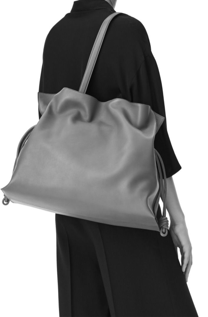 ☆韓国の人気☆【LOEWE】☆フラメンコ XL ショルダーバッ.グ☆ ☆韓国の人気☆【LOEWE】☆フラメンコ XL ショルダーバッ.グ☆