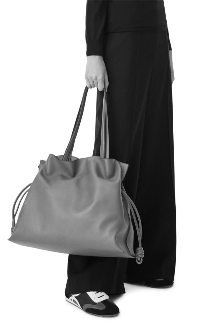 ☆韓国の人気☆【LOEWE】☆フラメンコ XL ショルダーバッ.グ☆ ☆韓国の人気☆【LOEWE】☆フラメンコ XL ショルダーバッ.グ☆