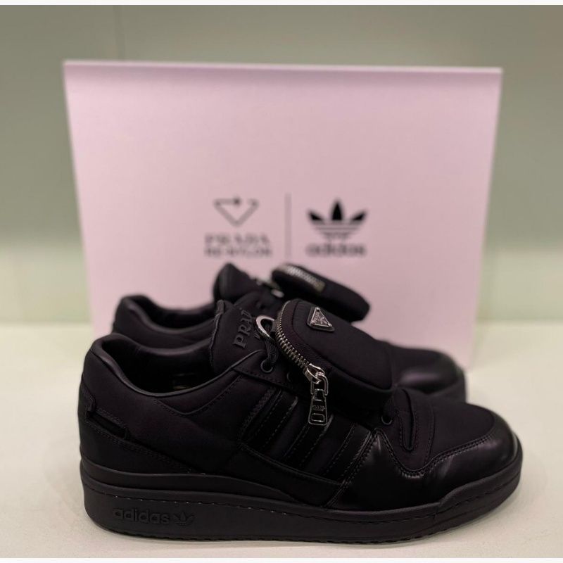 直営店】PRADA×adidas コラボスニーカー Re-Nylon ロゴ 2色 (adidas 直営店】PRADA×adidas コラボスニーカー Re-Nylon ロゴ 2色 (adidas