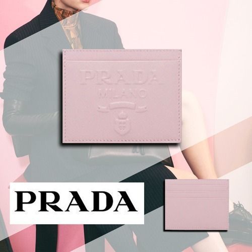 コンパクトに持ち歩く☆PRADA☆カードケース☆エンボスが可愛い コンパクトに持ち歩く☆PRADA☆カードケース☆エンボスが可愛い