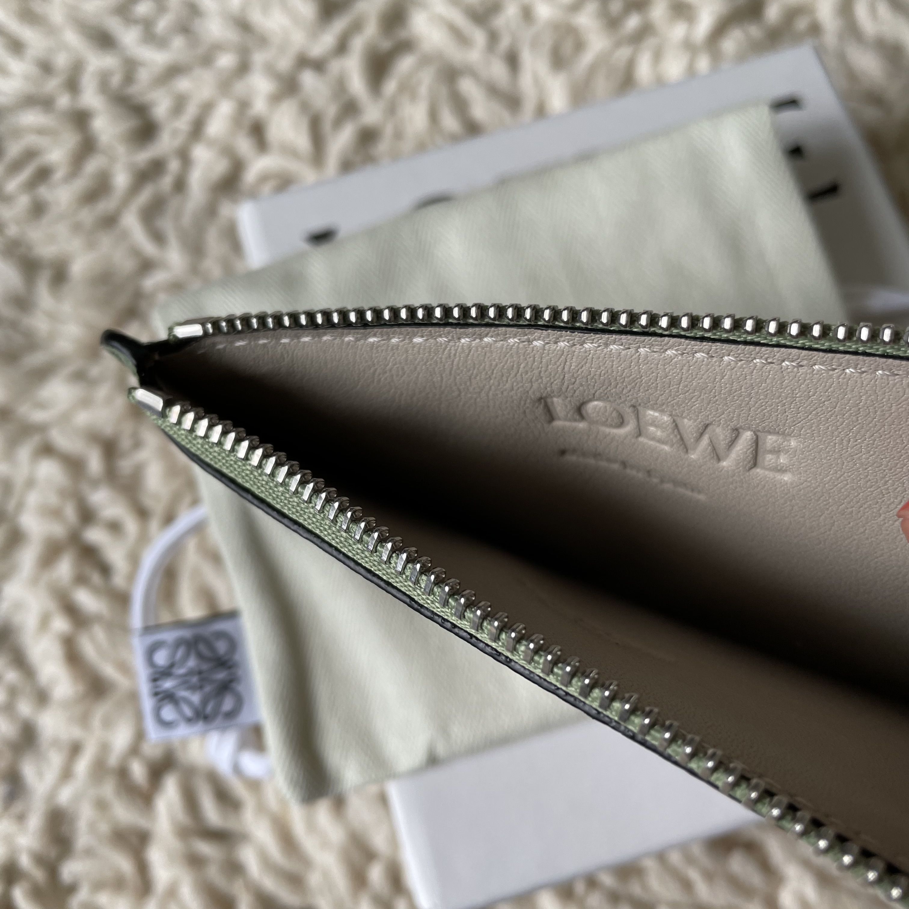 人気アイコン!即発送】LOEWEコインカードホルダー (LOEWE/カード 人気アイコン!即発送】LOEWEコインカードホルダー (LOEWE/カード