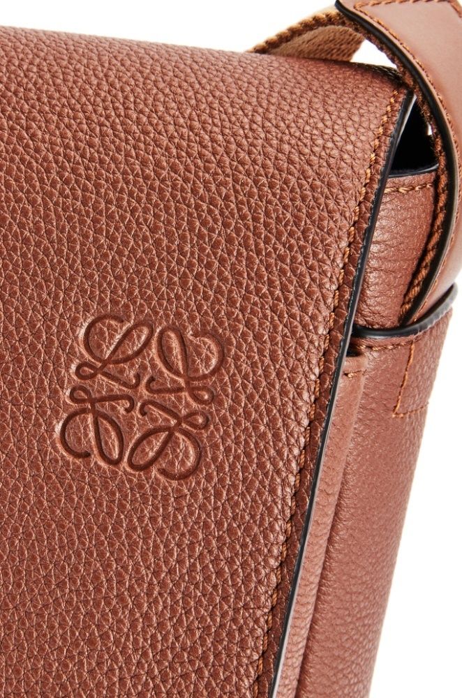 直営店【LOEWE】カーフスキン ミリタリー メッセンジャー バッグ ...