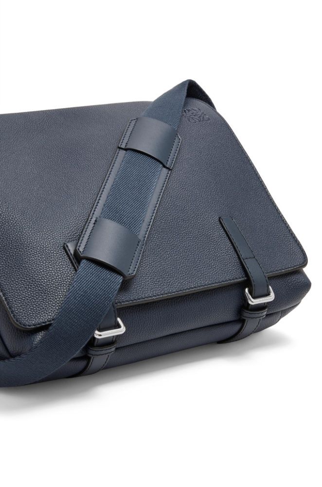 直営店【LOEWE】カーフスキン ミリタリー メッセンジャー バッグ ...