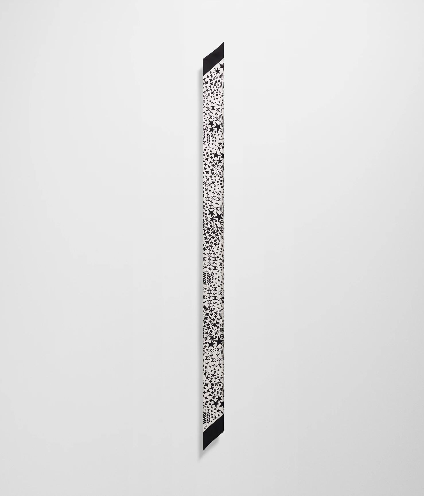 CHANEL ホワイト プリントツイルスカーフ バンドー - メルカリ