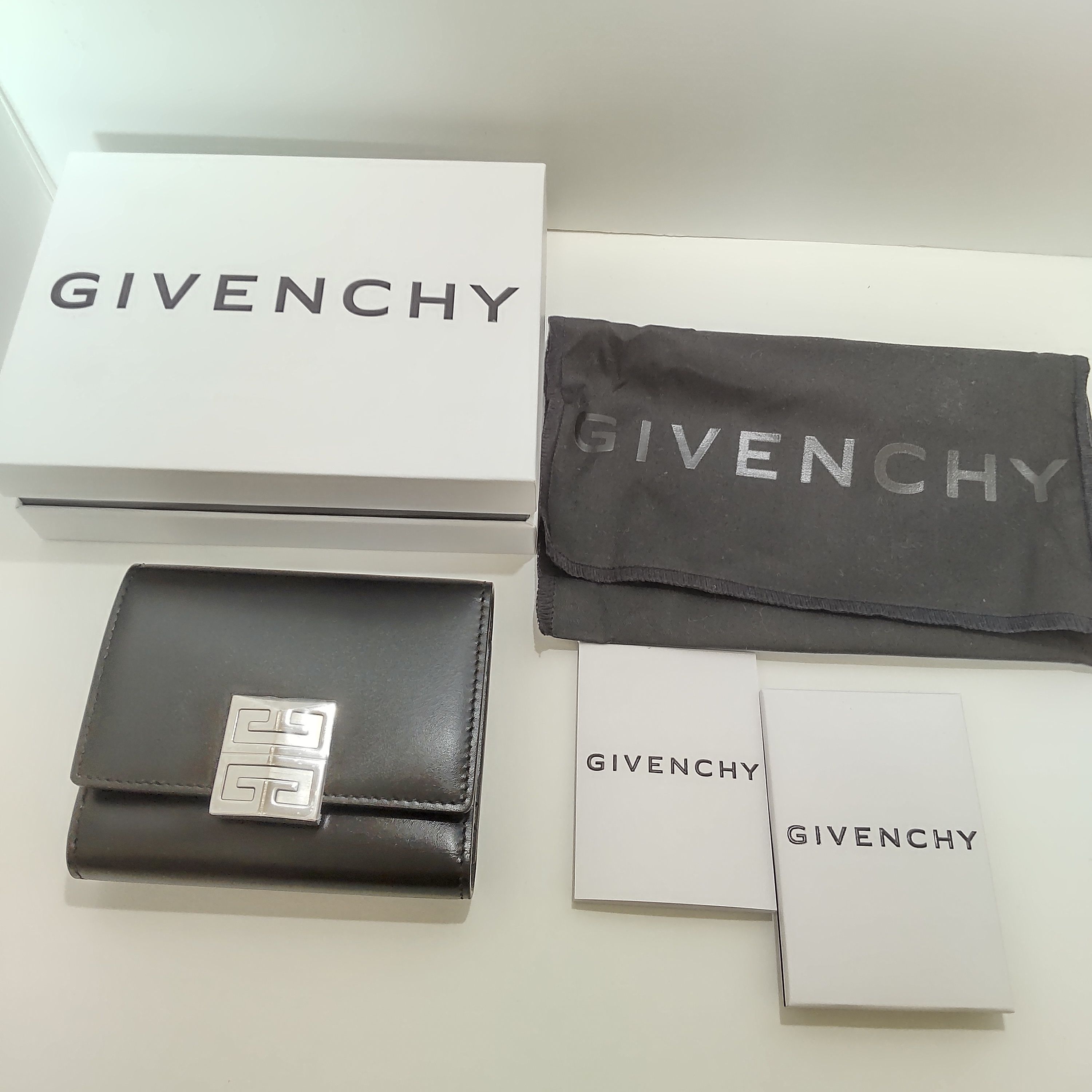 Givenchy 4Gレザーボックス 三つ折りウォレット 財布 ジバンシー Givenchy 4Gレザーボックス 三つ折りウォレット 財布 ジバンシー