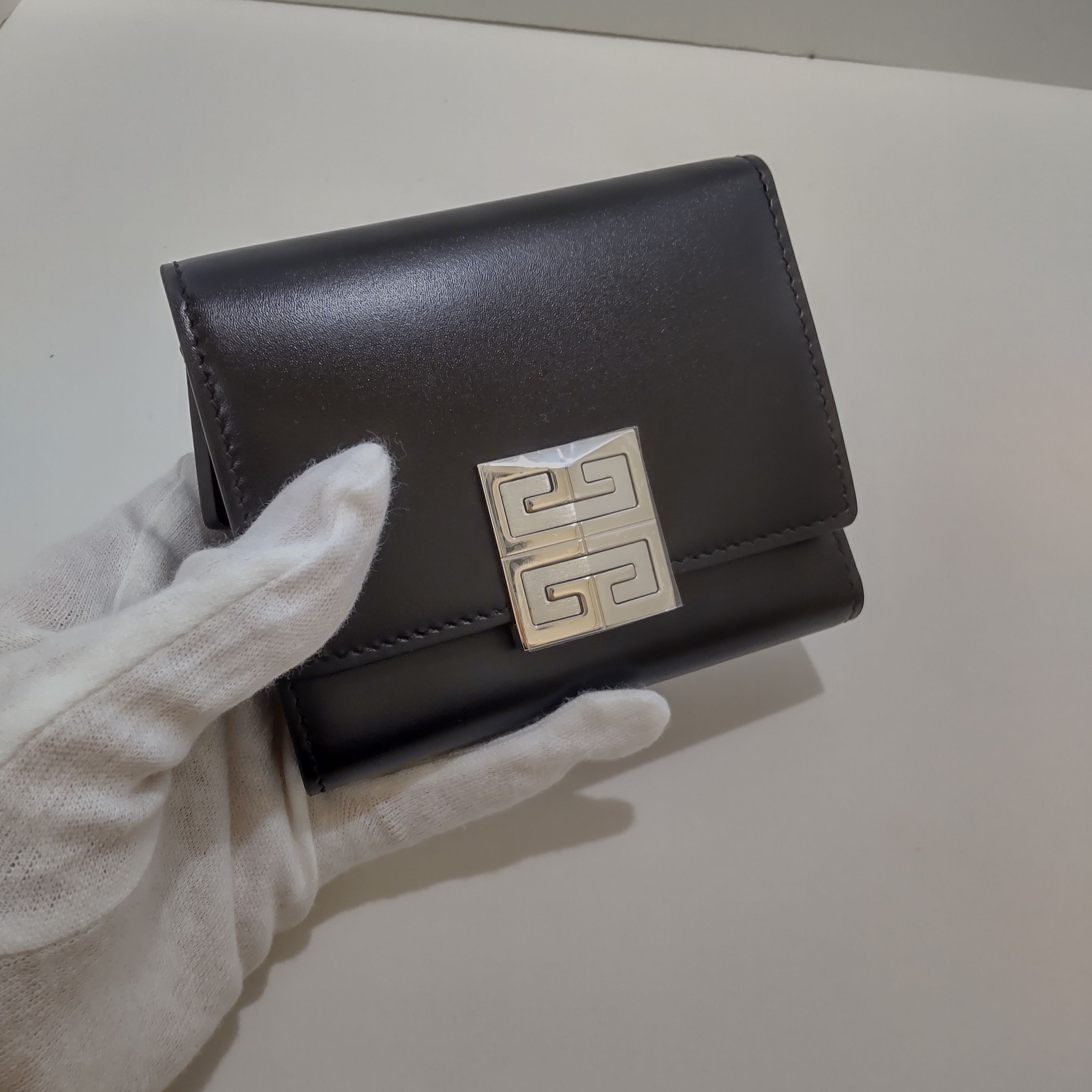 Givenchy 4Gレザーボックス 三つ折りウォレット 財布 ジバンシー Givenchy 4Gレザーボックス 三つ折りウォレット 財布 ジバンシー