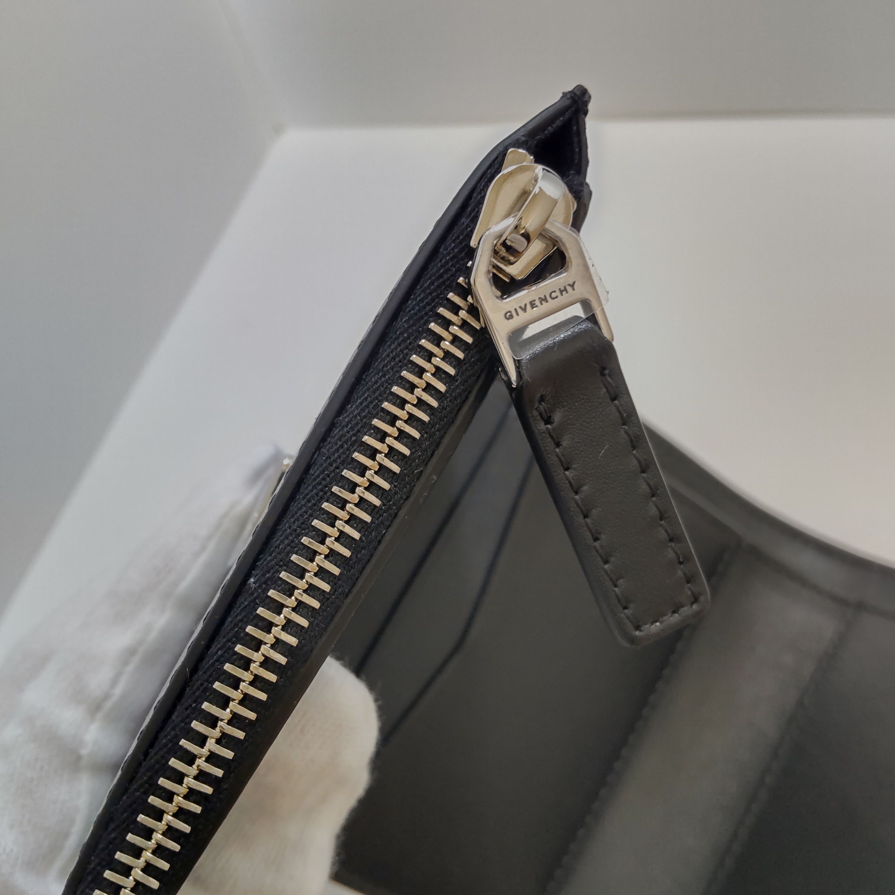 Givenchy 4Gレザーボックス 三つ折りウォレット 財布 ジバンシー Givenchy 4Gレザーボックス 三つ折りウォレット 財布 ジバンシー