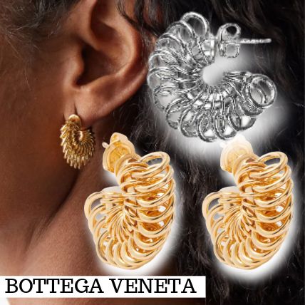 21AW】BOTTEGA VENETA ピアス フープ DISC コイル シルバー (BOTTEGA ...