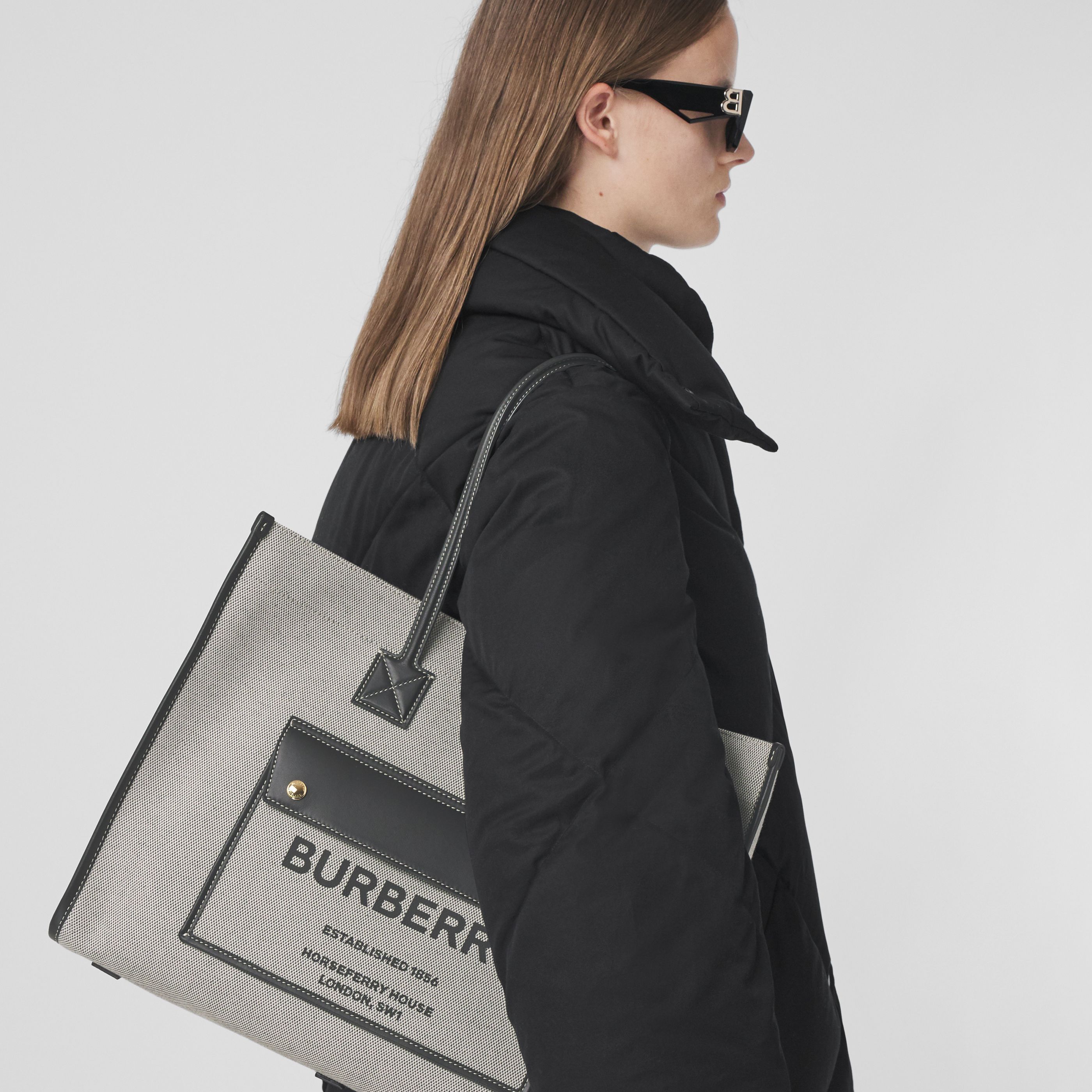 ミディアム ツートン キャンバス&レザー フレヤトート (Burberry ...