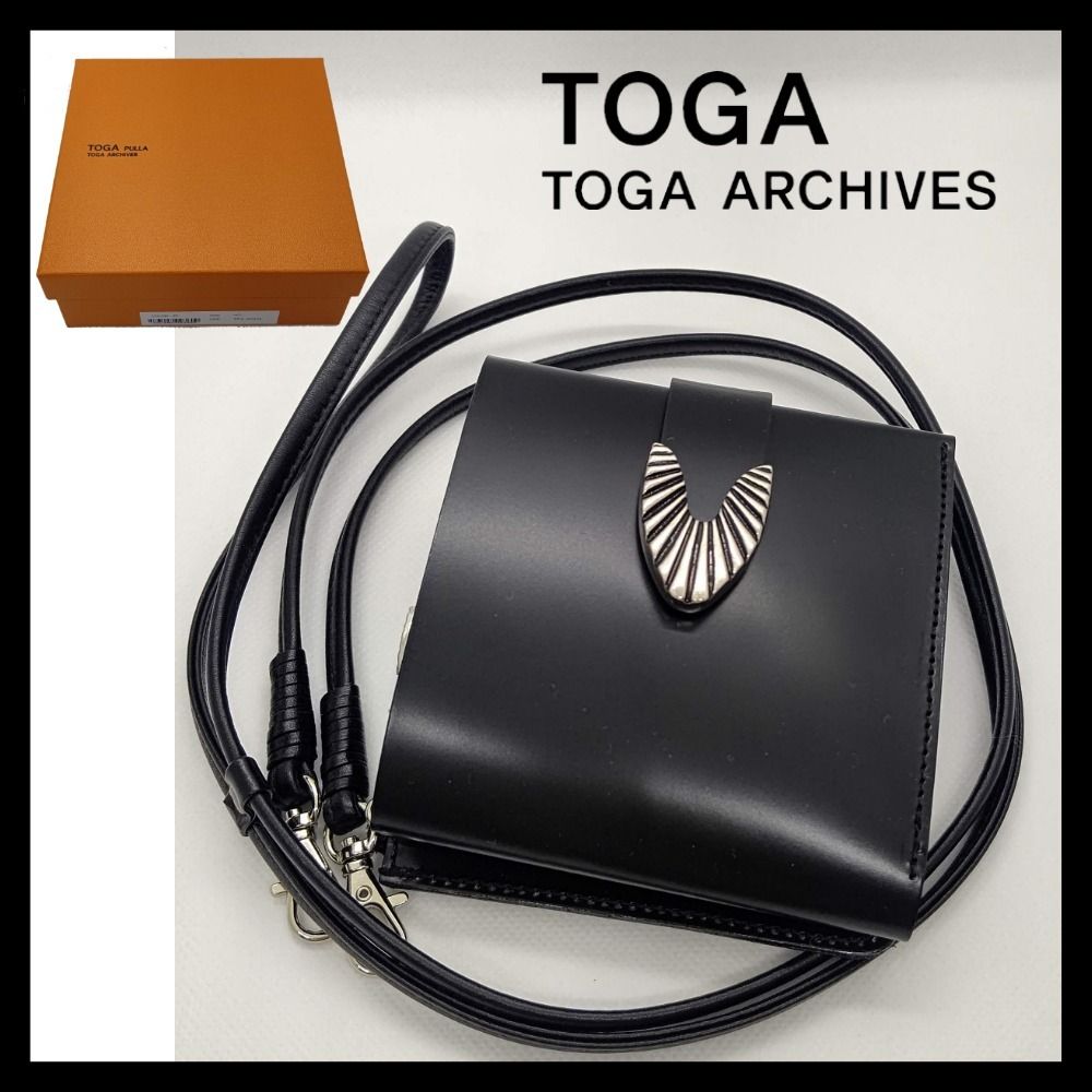 すぐ届く】TOGA PULLA◇新作◇レザーショルダー二つ折り財布 (TOGA
