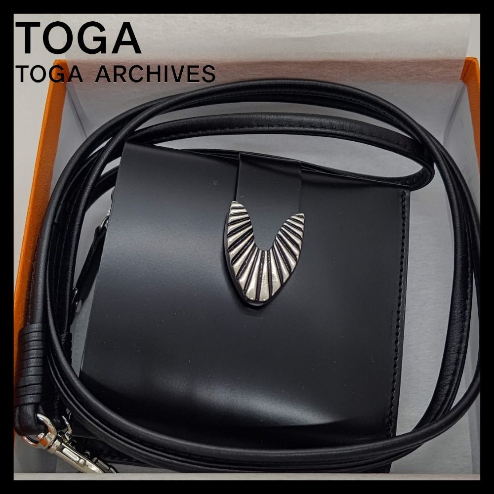 すぐ届く】TOGA PULLA◇新作◇レザーショルダー二つ折り財布 (TOGA