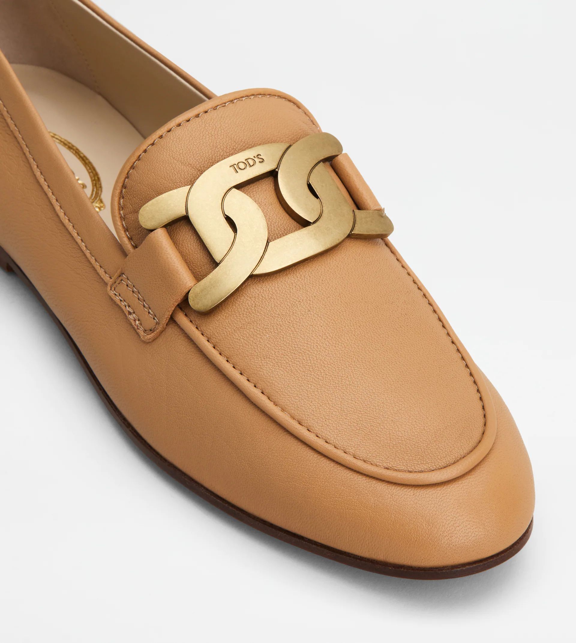 ◇お得◇TOD'S◇《ケイトレザーローファー》メタルチェーンロゴ (TOD'S ◇お得◇TOD'S◇《ケイトレザーローファー》メタルチェーンロゴ (TOD'S