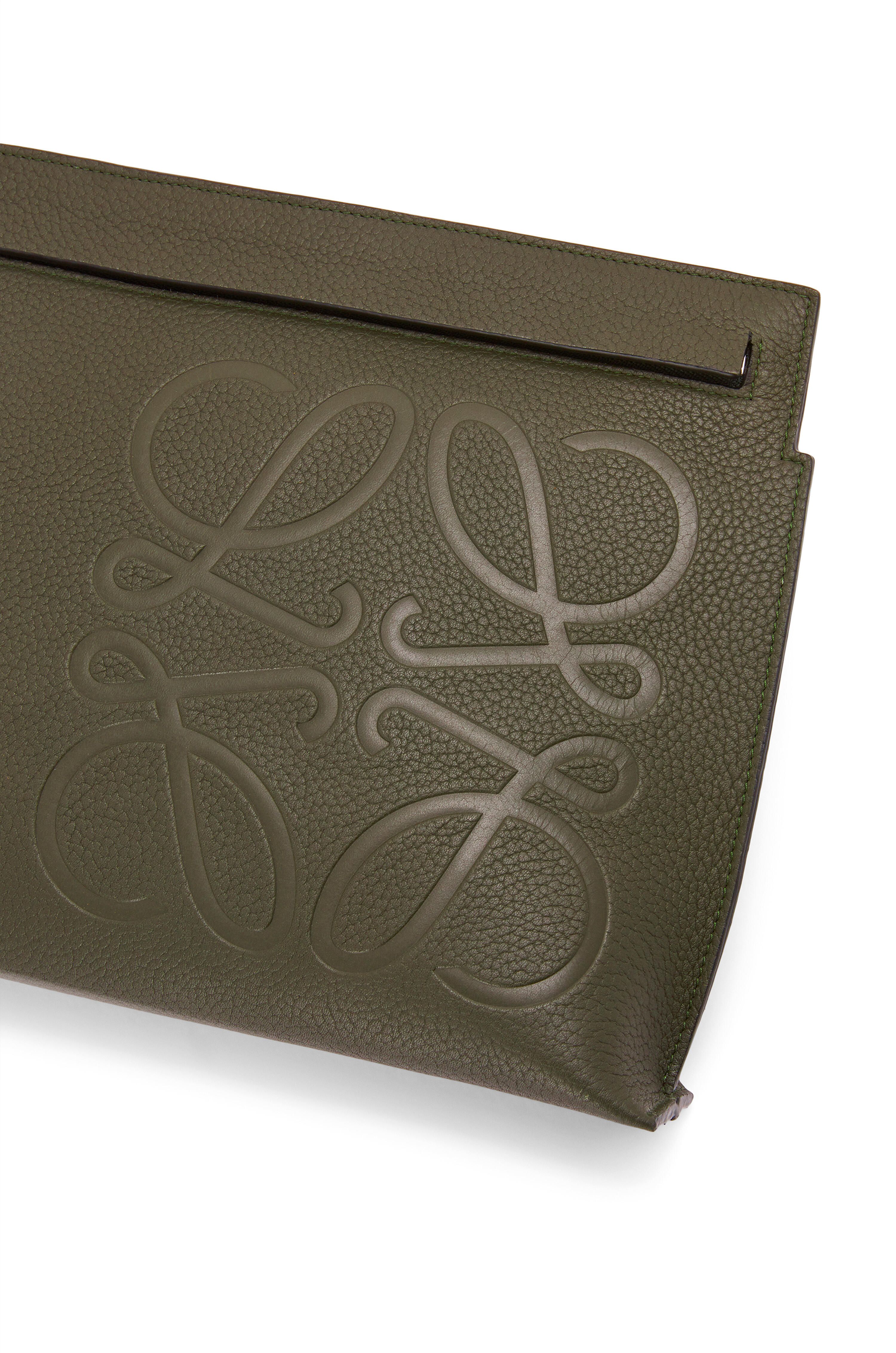 LOEWE☆ グレインカーフ ブランド Tポーチ / クラッチバッグ 3色 LOEWE☆ グレインカーフ ブランド Tポーチ / クラッチバッグ 3色