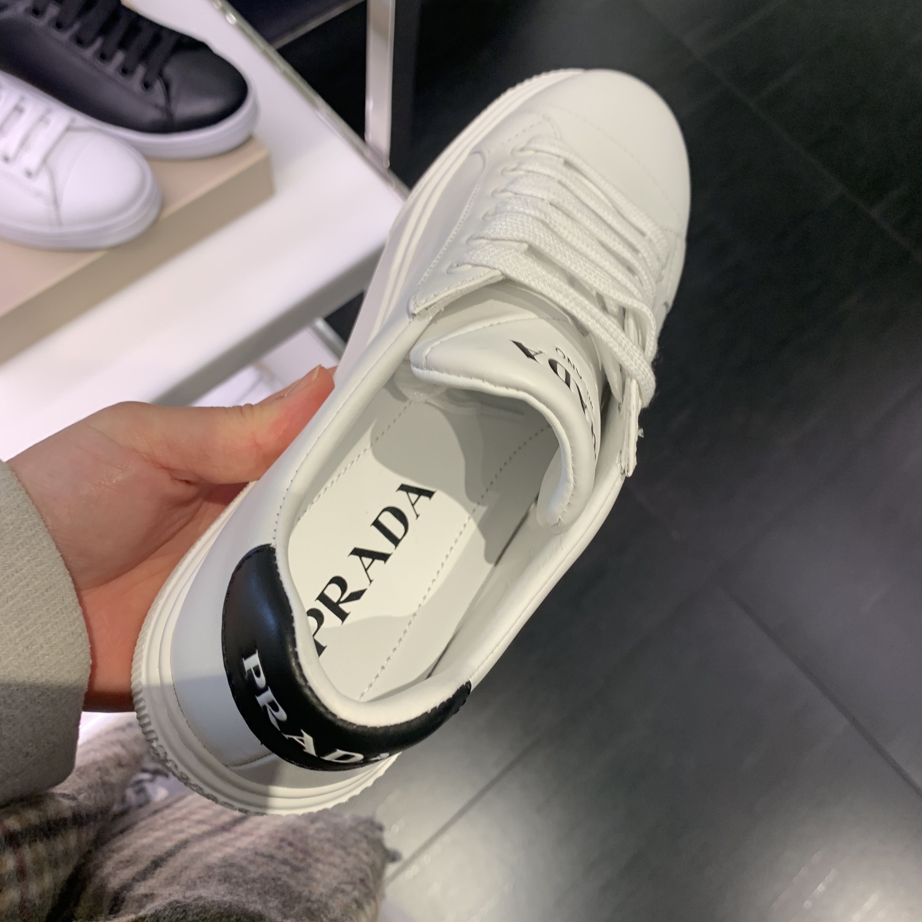すぐ届く☆関税込 【PRADA】三角ロゴ 厚底レザースニーカー (PRADA すぐ届く☆関税込 【PRADA】三角ロゴ 厚底レザースニーカー (PRADA