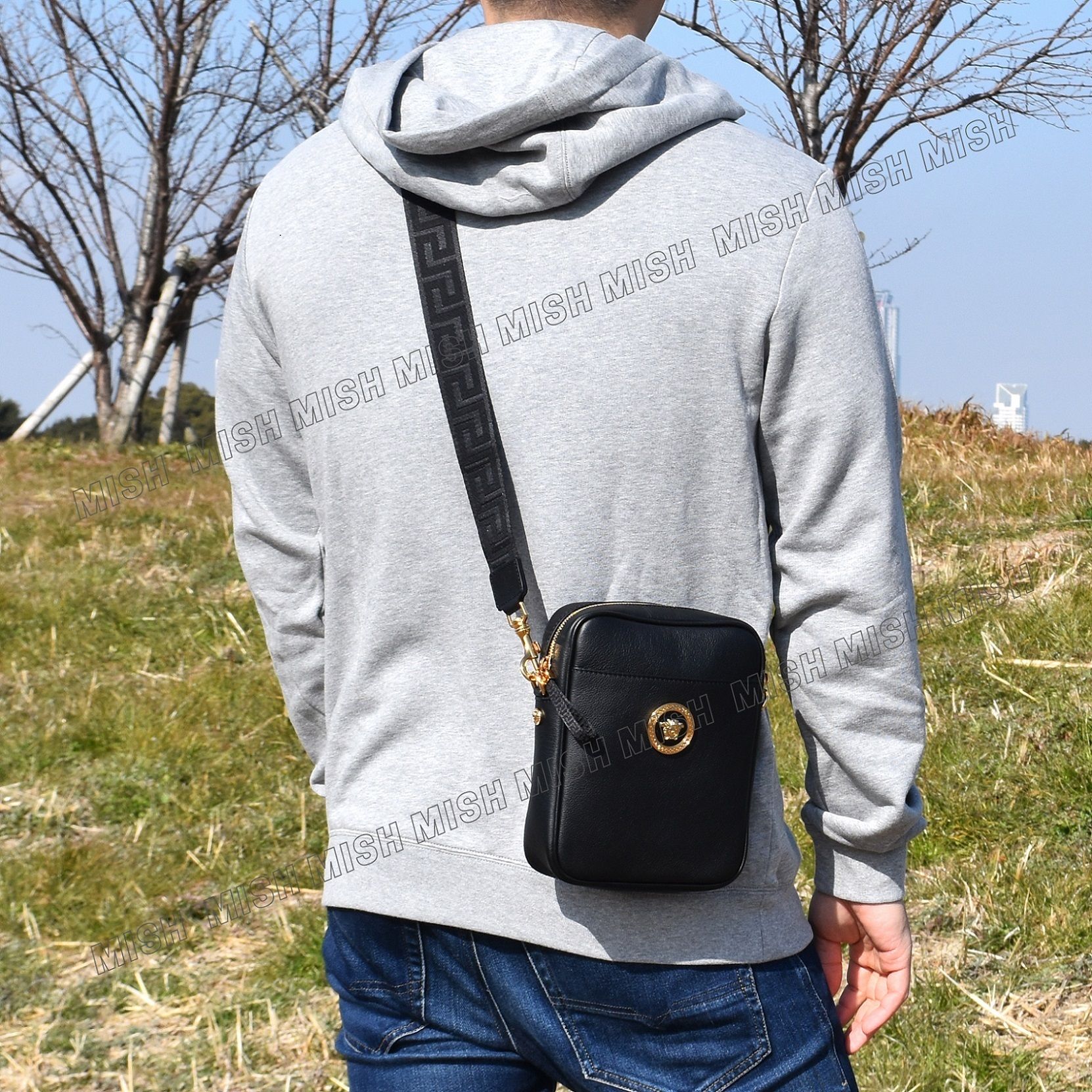 国内発送】VERSACE ショルダーバッグ カーフレザー メデューサ 国内発送】VERSACE ショルダーバッグ カーフレザー メデューサ