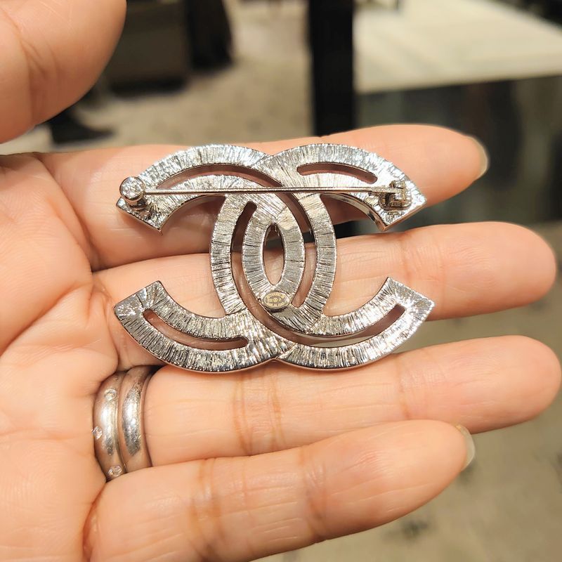 追跡付き☆CHANEL☆22春夏プレ ブローチ☆エレガントな輝き♪ (CHANEL 追跡付き☆CHANEL☆22春夏プレ ブローチ☆エレガントな輝き♪ (CHANEL