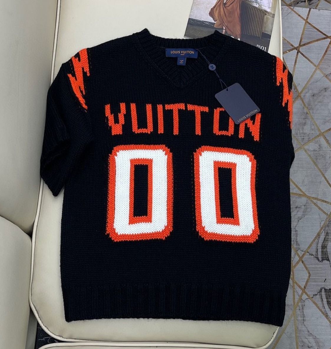 LOUIS VUITTON キーチャームつきTシャツ