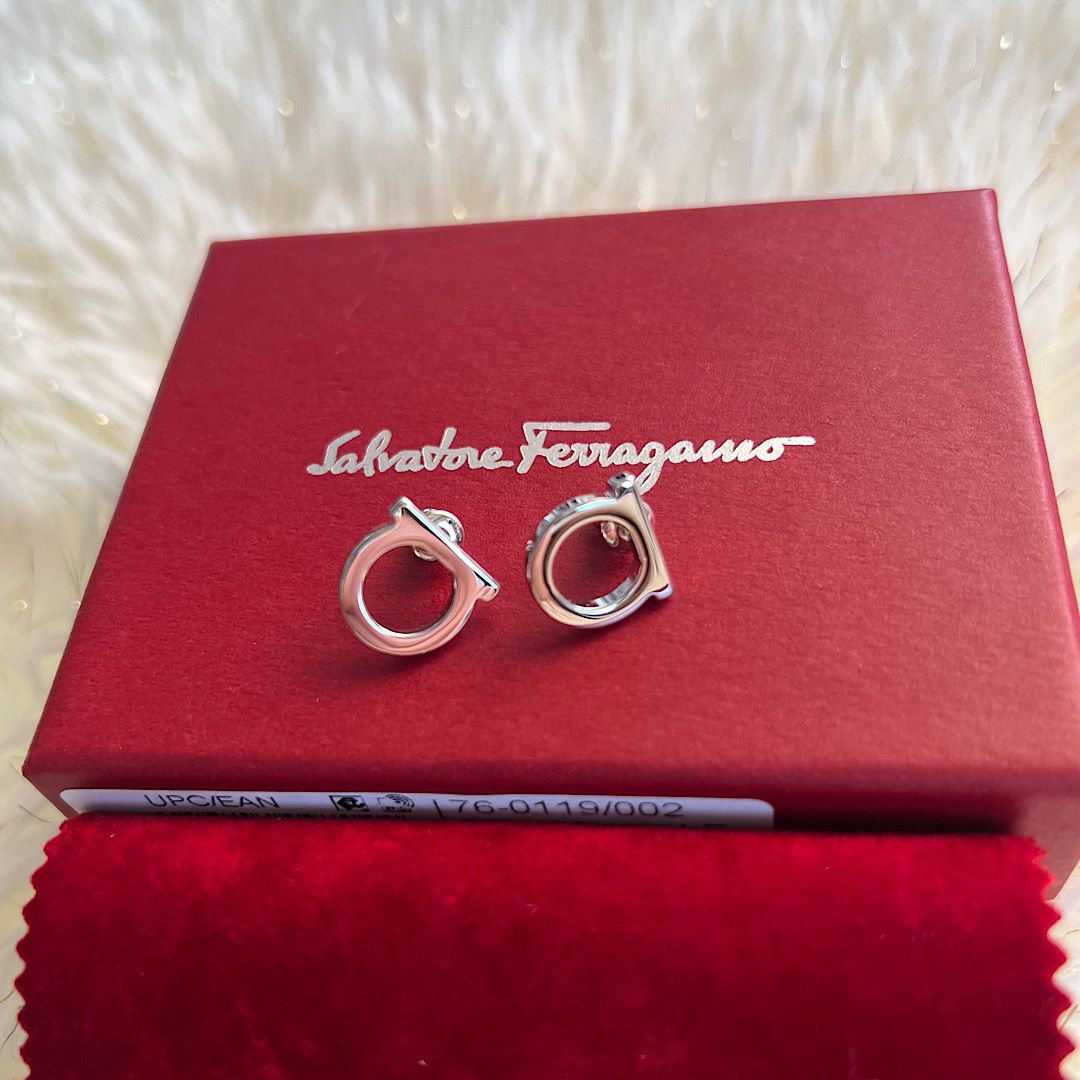 メンズも付けたい!SALVATORE FERRAGAMO☆ガンチーニピアス (Salvatore メンズも付けたい!SALVATORE FERRAGAMO☆ガンチーニピアス (Salvatore
