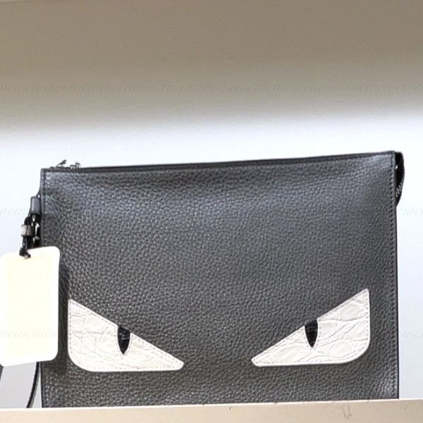 FENDI【セール】□国内発□フェンディBUGSクラッチバッグ (FENDI