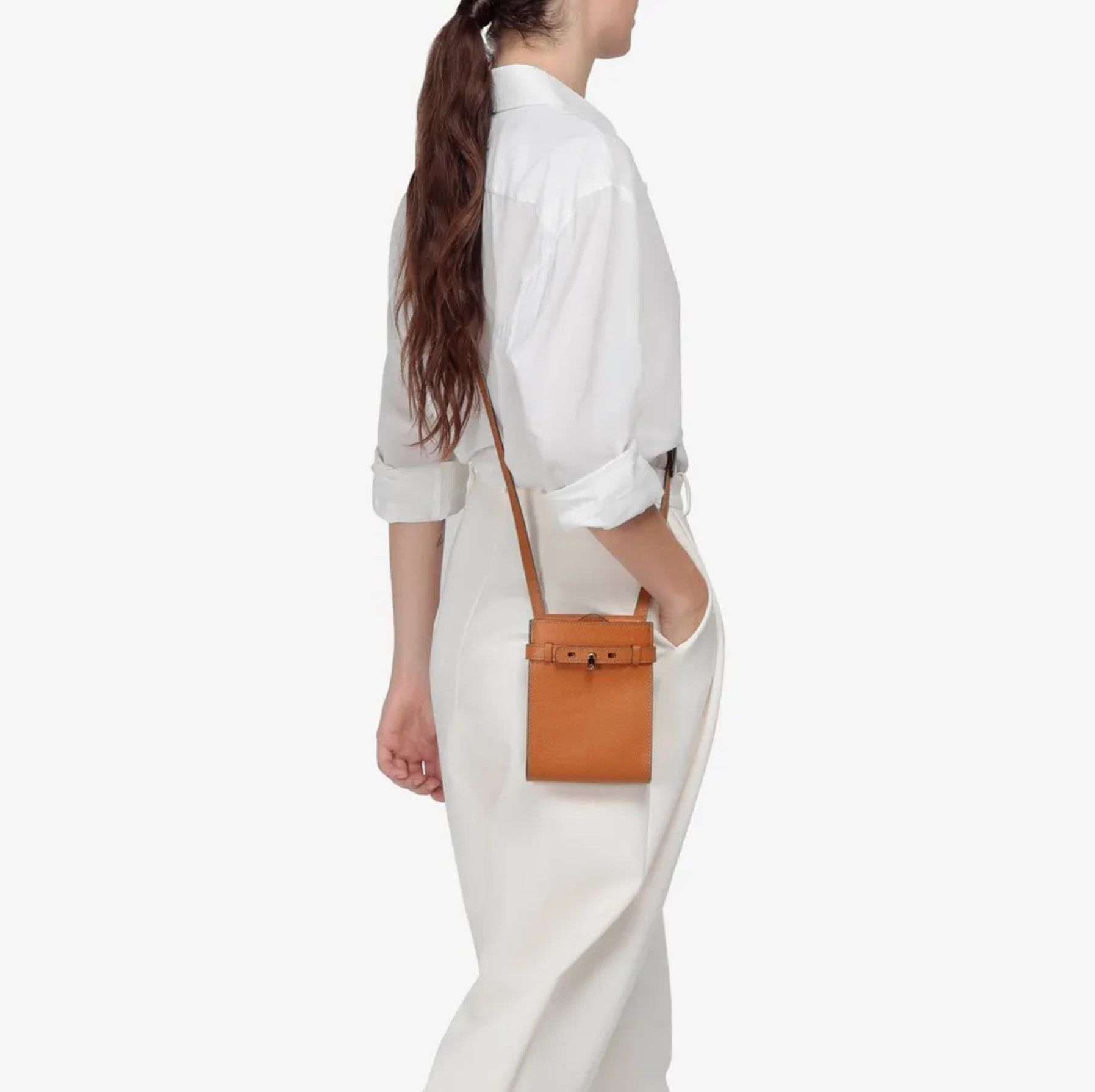 Valextra】SLIM B-TRACOLLINA ショルダーバッグ 直営店買付け Valextra】SLIM B-TRACOLLINA ショルダーバッグ 直営店買付け
