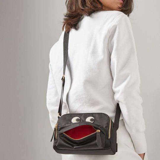 アニヤ ハインドマーチ ショルダーバック Eyes Cross-Body Pouch (Anya ...